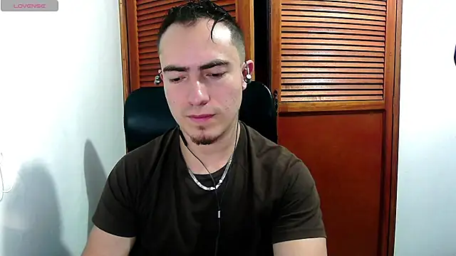 dragon1006 online show from May 21, 2026, 9:23 pm