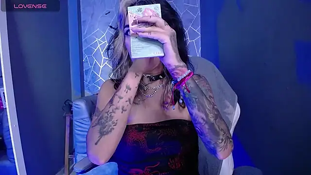 Snapshot of amelierouss chatting on February 3, 2026, 3:26 am amelierouss online show from February 3, 2026, 3:26 am