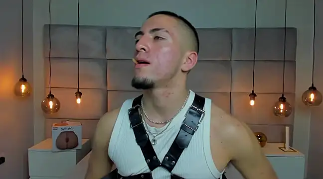 Snapshot of King_Dante_ chatting on March 7, 2025, 11:05 pm King Dante online show from March 7, 2025, 11:05 pm