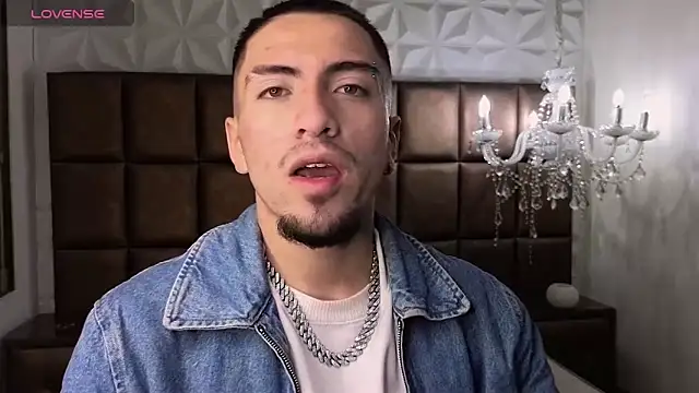 Snapshot of King_Dante_ chatting on October 19, 2025, 12:41 pm King Dante online show from October 19, 2025, 12:41 pm