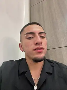 Snapshot of King_Dante_ chatting on February 22, 2025, 2:39 am King Dante online show from February 22, 2025, 2:39 am