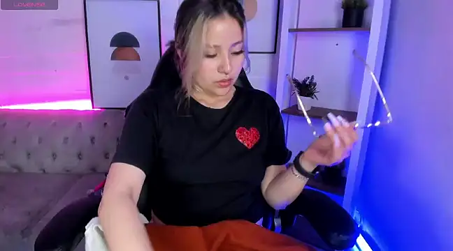 Aliiceyong online show from February 27, 2025, 8:46 am