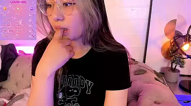 Aliiceyong online show from January 29, 2025, 8:35 pm