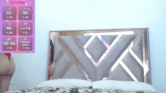 CorinaSmith28 online show from April 10, 2026, 9:00 pm