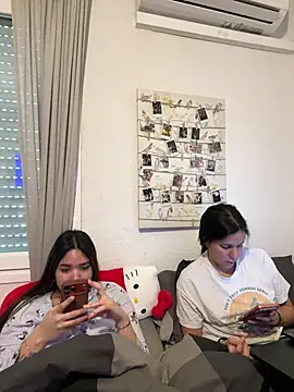 daniniescobarr online show from April 2, 2026, 1:07 pm