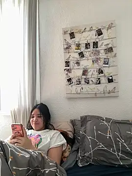 daniniescobarr online show from March 23, 2026, 1:22 pm