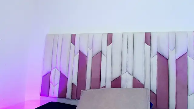 mia stanfort online show from October 20, 2025, 7:14 pm