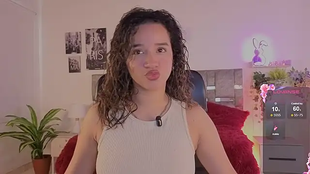 Snapshot of emilyrouxe chatting on May 30, 2026, 4:45 pm emilyrouxe online show from May 30, 2026, 4:45 pm
