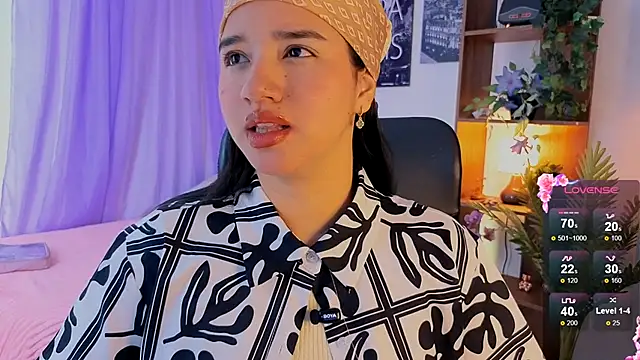 emilyrouxe online show from October 13, 2025, 3:57 pm