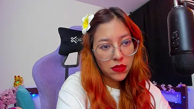  Moon Johnson online show from November 11, 2025, 2:06 am