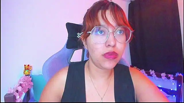 Snapshot of _Moon_Johnson chatting on November 4, 2025, 1:20 am  Moon Johnson online show from November 4, 2025, 1:20 am