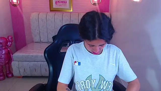 Snapshot of paris_sub1_ chatting on September 25, 2025, 12:55 pm paris sub1 online show from September 25, 2025, 12:55 pm