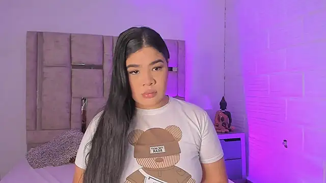 EmmaBecket2 online show from October 16, 2025, 12:35 pm