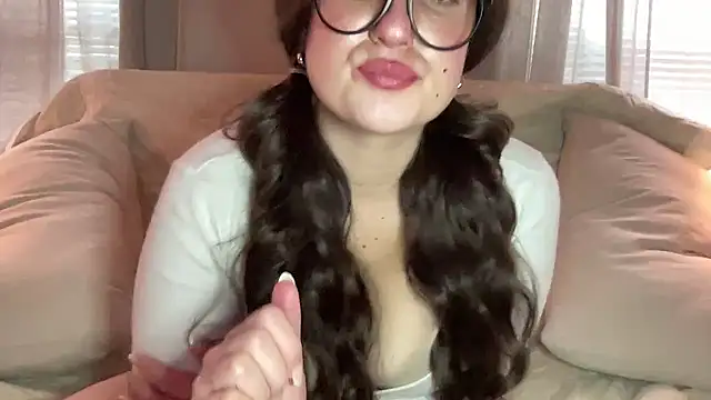 sofiedxx online show from February 11, 2025, 7:48 pm