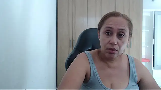 Snapshot of RoxanaLove9 chatting on March 7, 2026, 7:41 pm RoxanaLove9 online show from March 7, 2026, 7:41 pm