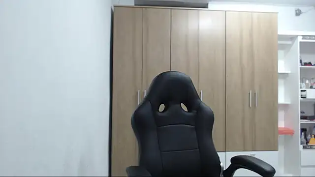 Snapshot of RoxanaLove9 chatting on March 8, 2026, 8:01 pm RoxanaLove9 online show from March 8, 2026, 8:01 pm