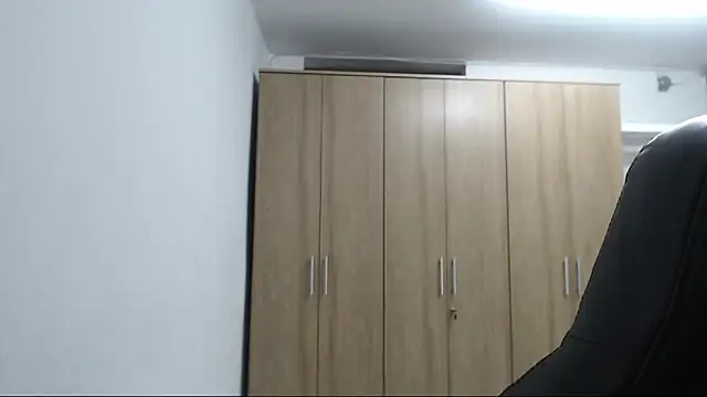 Snapshot of RoxanaLove9 chatting on March 2, 2026, 5:08 am RoxanaLove9 online show from March 2, 2026, 5:08 am