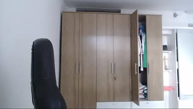 RoxanaLove9 online show from February 6, 2026, 9:22 pm