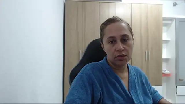 Snapshot of RoxanaLove9 chatting on May 4, 2026, 11:07 pm RoxanaLove9 online show from May 4, 2026, 11:07 pm