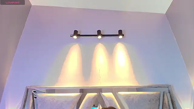 Annie9  online show from October 17, 2025, 3:43 am