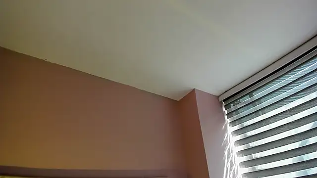 Annie9  online show from December 5, 2025, 2:26 pm