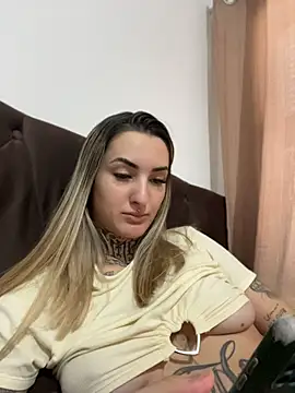hotskinny1 online show from May 12, 2026, 12:55 pm