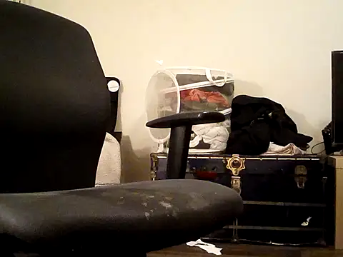 Snapshot of themasteer69 chatting on February 18, 2025, 1:32 am themasteer69 online show from February 18, 2025, 1:32 am