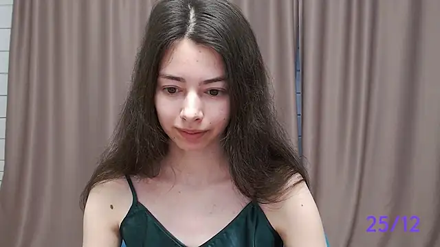 Snapshot of sweet_sweet_angel chatting on December 25, 2024, 9:45 am sweet sweet angel online show from December 25, 2024, 9:45 am