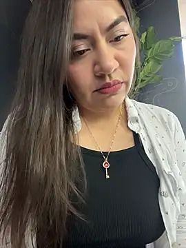 Snapshot of Iam__Cristal chatting on May 29, 2026, 10:49 pm Iam Cristal online show from May 29, 2026, 10:49 pm