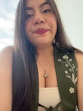 Snapshot of Iam__Cristal chatting on May 27, 2026, 9:33 pm Iam Cristal online show from May 27, 2026, 9:33 pm