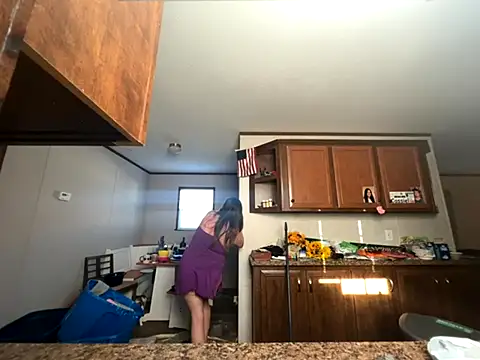 Snapshot of IvanaPlenty chatting on November 17, 2025, 2:21 pm IvanaPlenty online show from November 17, 2025, 2:21 pm