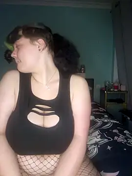 kira 132 online show from November 7, 2025, 1:32 am