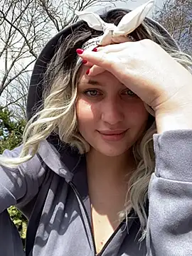 KikiWatson online show from March 12, 2025, 10:16 am