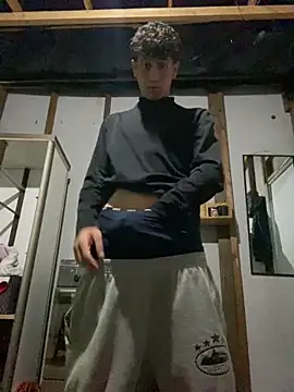 LatinBoysxxx online show from February 26, 2026, 5:18 am