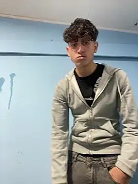 LatinBoysxxx online show from May 17, 2026, 3:28 am