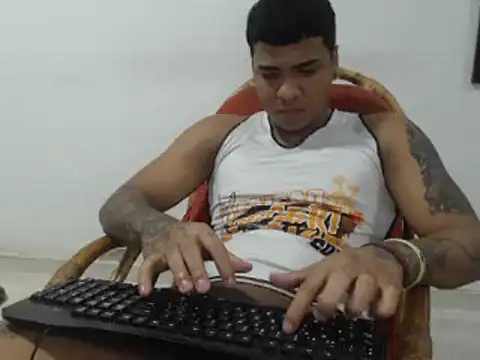 camiloacosta321 online show from December 26, 2024, 11:24 pm