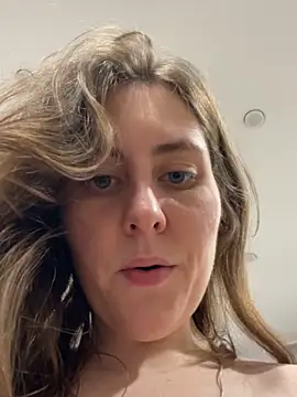 Snapshot of Topvi_ chatting on November 23, 2025, 10:42 pm Topvi online show from November 23, 2025, 10:42 pm