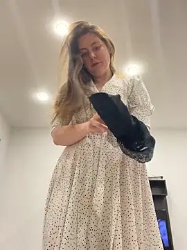 Topvi  online show from December 15, 2025, 2:34 pm