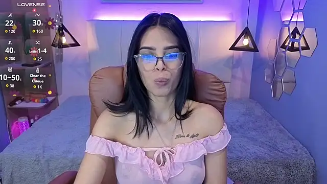 AlessiaVal  online show from October 13, 2025, 3:46 pm