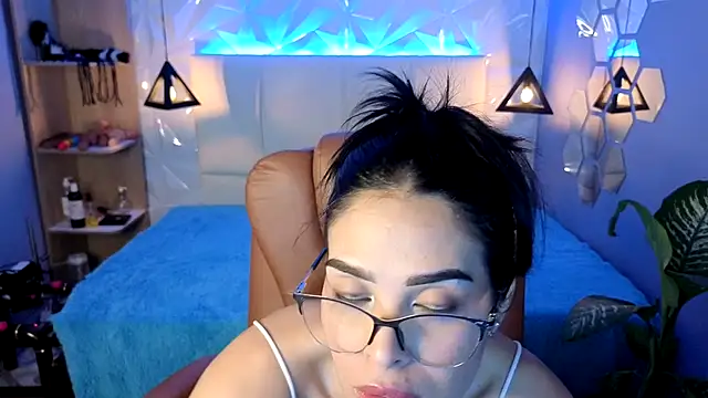 AlessiaVal  online show from November 12, 2025, 2:54 pm