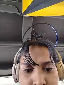 Snapshot of AlessiaVal_ chatting on May 18, 2026, 5:18 pm AlessiaVal online show from May 18, 2026, 5:18 pm
