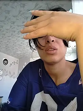 Snapshot of AlessiaVal_ chatting on May 22, 2026, 3:32 pm AlessiaVal online show from May 22, 2026, 3:32 pm