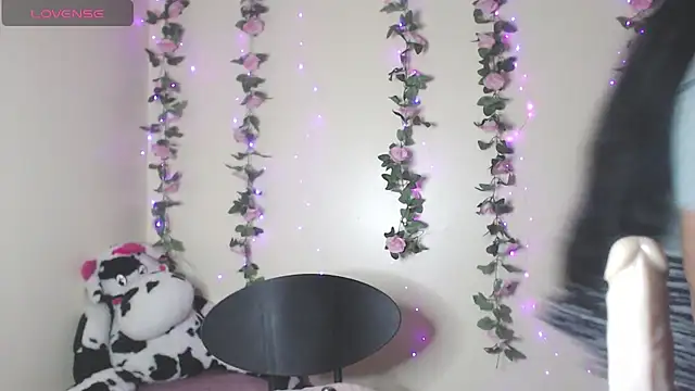 Snapshot of Saloome- chatting on May 9, 2026, 1:20 am Saloome- online show from May 9, 2026, 1:20 am