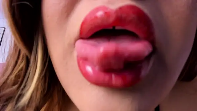 Snapshot of michell_taylor__ chatting on March 16, 2025, 12:00 pm michell taylor online show from March 16, 2025, 12:00 pm