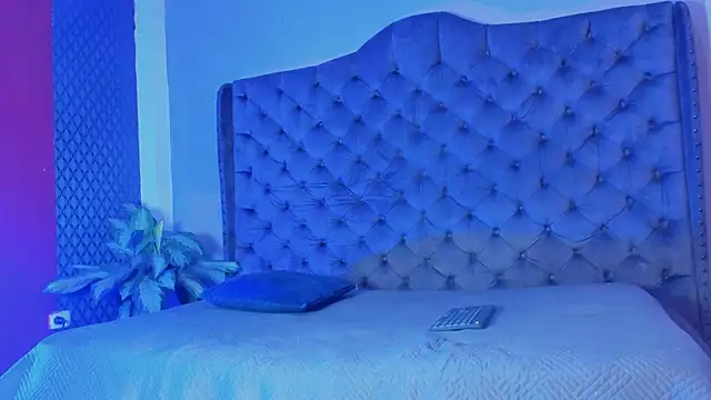 yulianademond66 online show from February 19, 2025, 8:31 pm