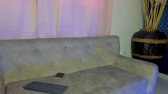 yulianademond66 online show from February 25, 2025, 7:27 pm