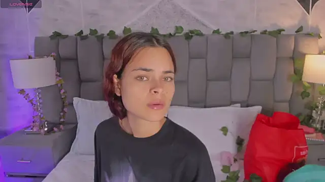 HannaRhodes online show from March 13, 2025, 1:29 pm