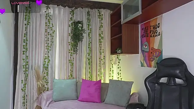 HannaRhodes online show from February 5, 2026, 1:51 pm