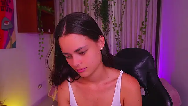 HannaRhodes online show from March 9, 2026, 2:42 pm