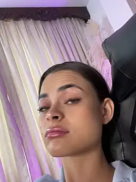 HannaRhodes online show from September 12, 2025, 1:33 pm